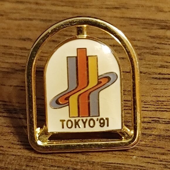 1991 pin badge the 3rd World Championships in Athletics TOKYO Gold Tone - Picture 1 of 4